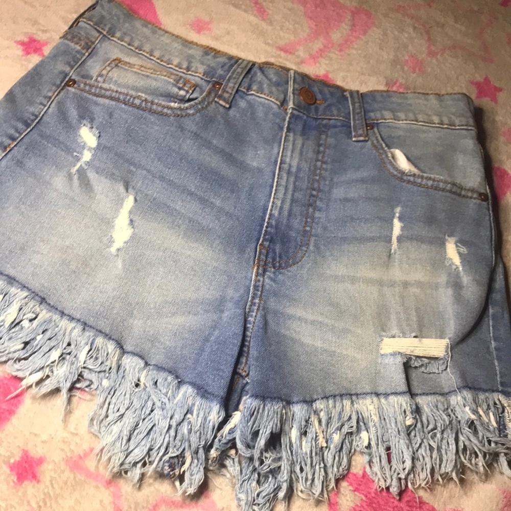 STRINGED JEAN SHORTS !